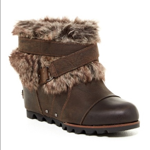 sorel wedge boots with fur